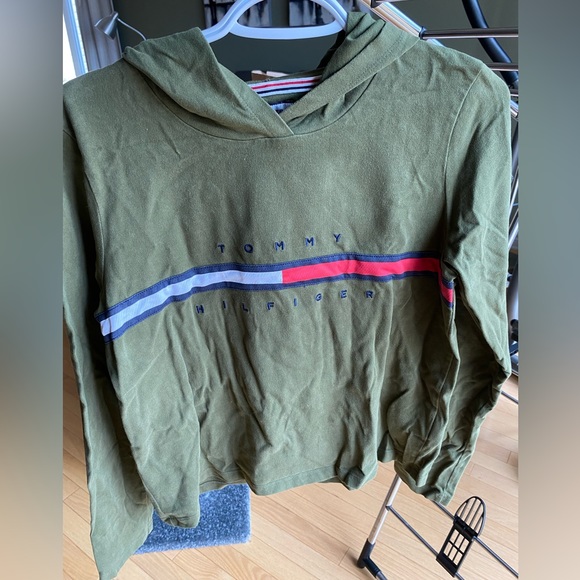 green tommy long sleeve with hood - Picture 1 of 3